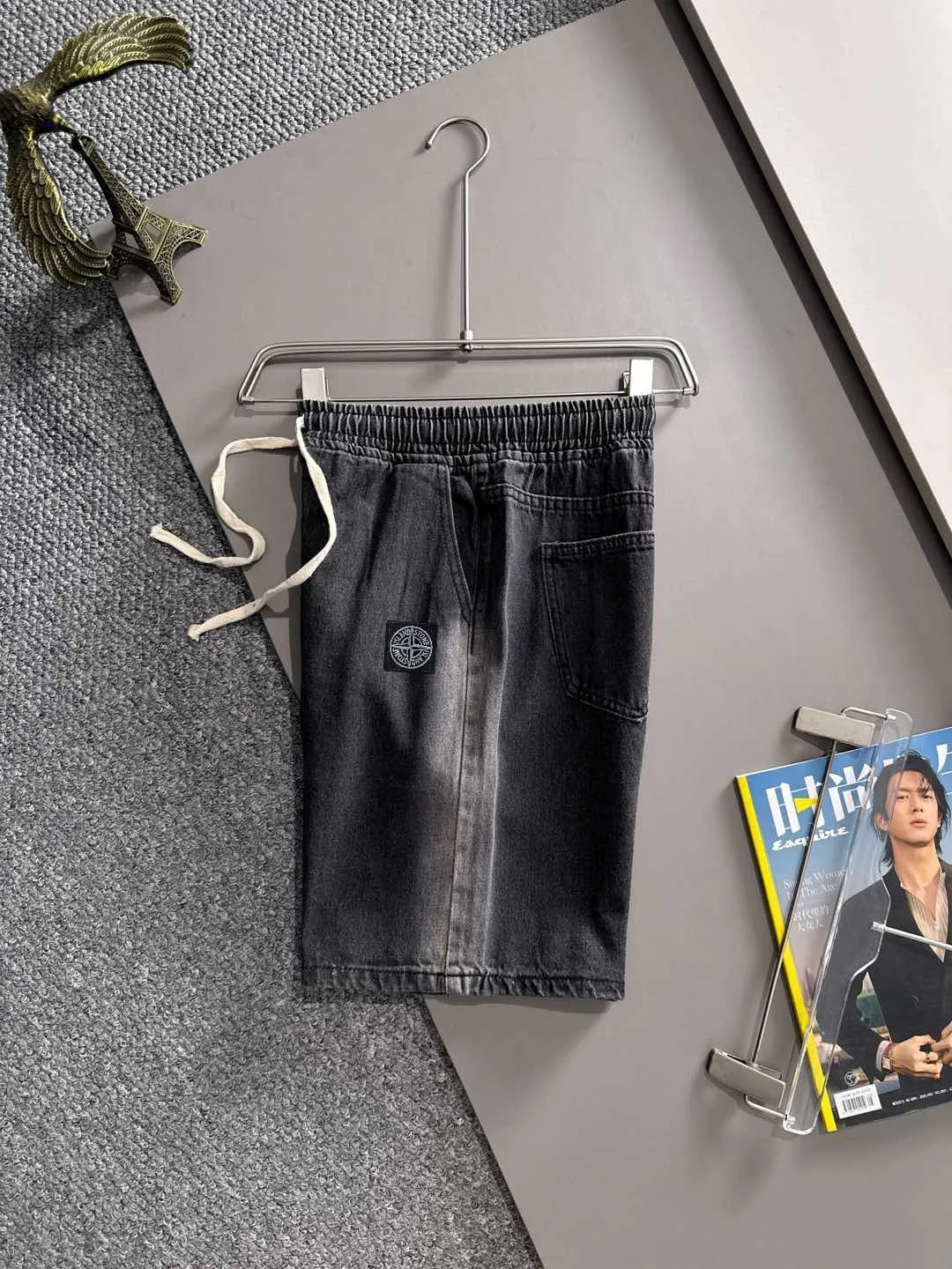🅿️330 Stone Island 2025 new summer jeans and denim shorts are woven from imported Japanese Denim plain cotton denim fabrics. They are complete with three standards. The top stonewashing process makes the texture reach the old taste of the 1980s. It is soft, delicate, comfortable and breathable. The color has a modern and fashionable vicissitudes. The upper body is versatile and fashionable! Light luxury, a must-have item for daily commuting! Size: S-2XL (please state your height and weight when placing an order)